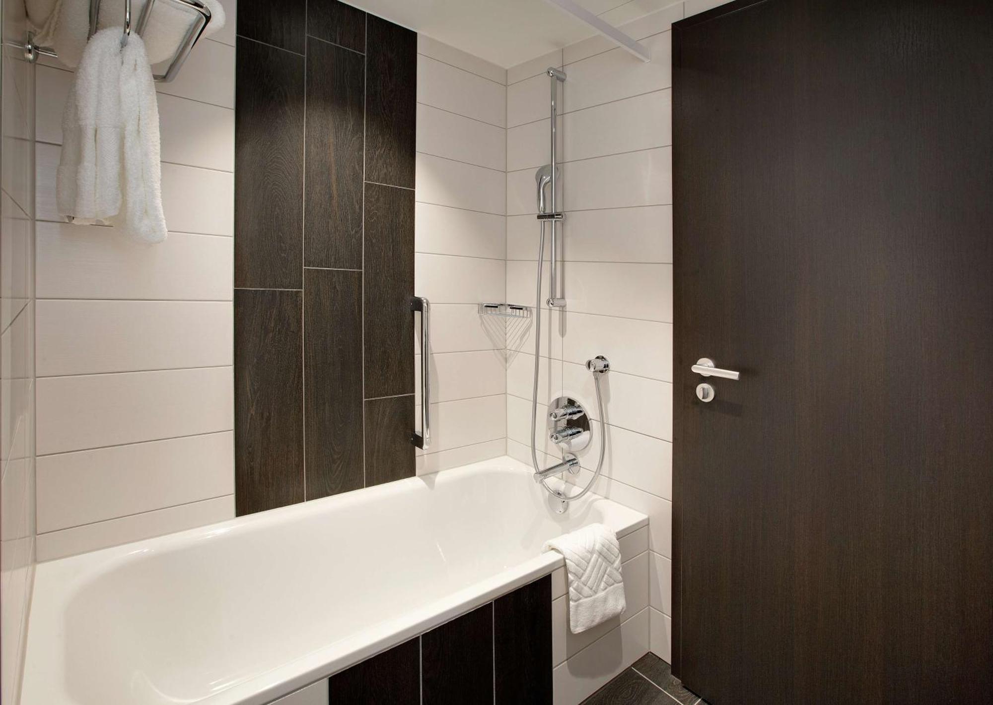 Hilton Garden Zurich Limmattal Hotel 4*